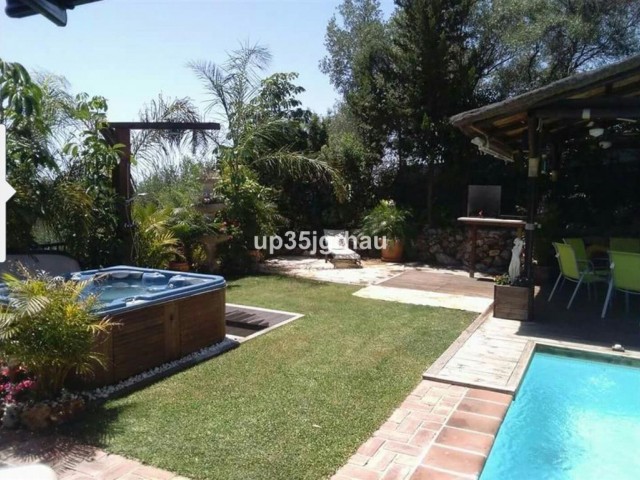 Appartement avec 3 Chambres  à Estepona