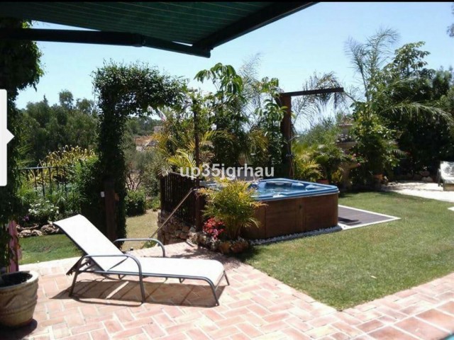 Appartement avec 3 Chambres  à Estepona