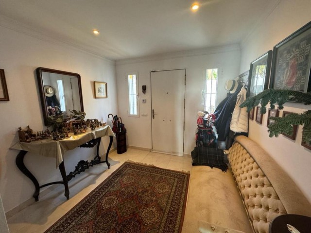 4 Slaapkamer Rijtjeshuis in Nueva Andalucía