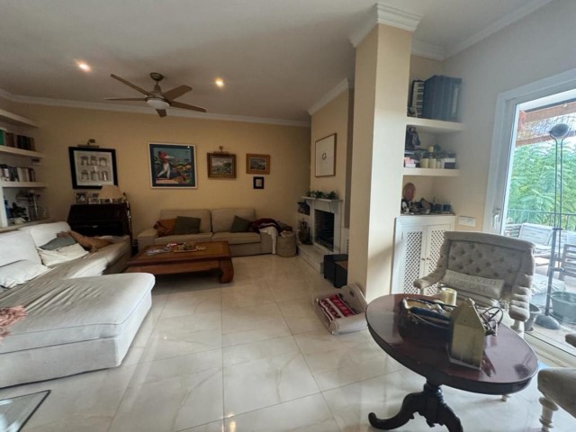 4 Slaapkamer Rijtjeshuis in Nueva Andalucía