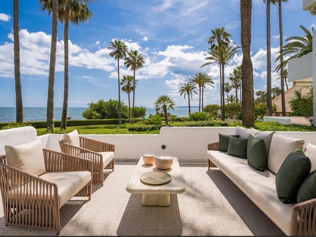 Appartement avec 3 Chambres  à Estepona
