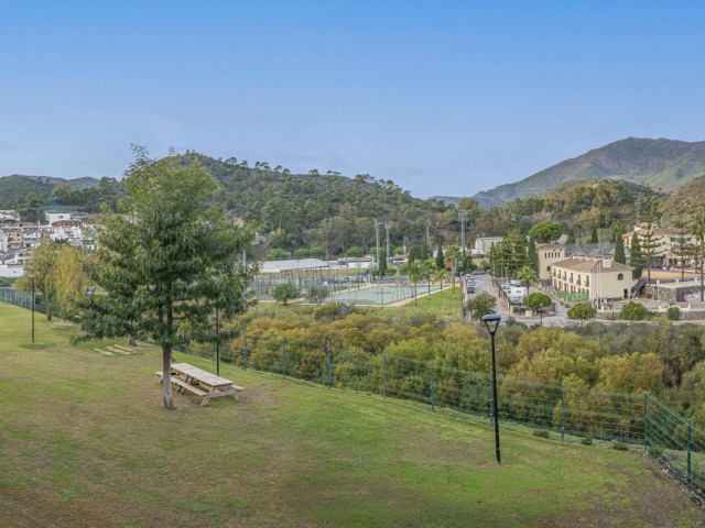 2 Bedrooms Apartment in Benahavís