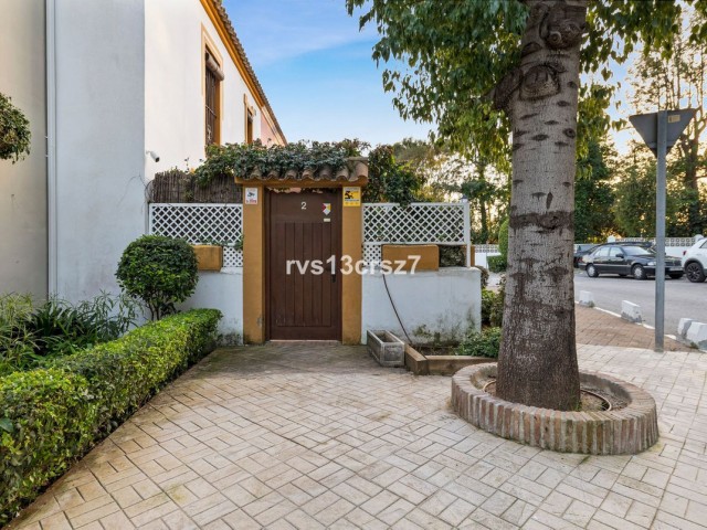 2 Bedrooms Townhouse in Guadalmina Baja