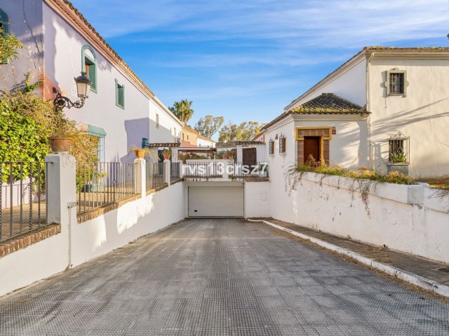 2 Bedrooms Townhouse in Guadalmina Baja