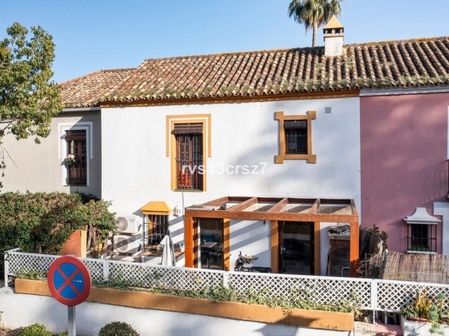 2 Bedrooms Townhouse in Guadalmina Baja