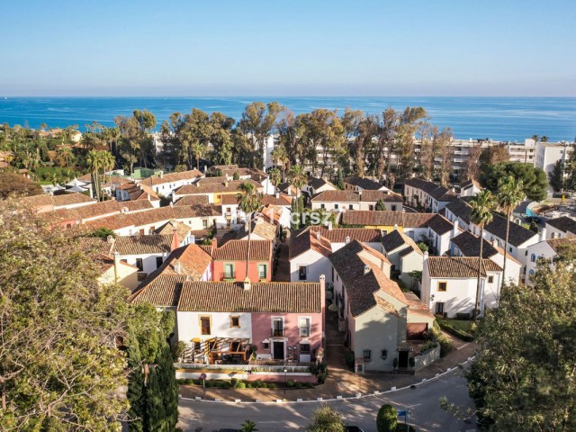 2 Bedrooms Townhouse in Guadalmina Baja