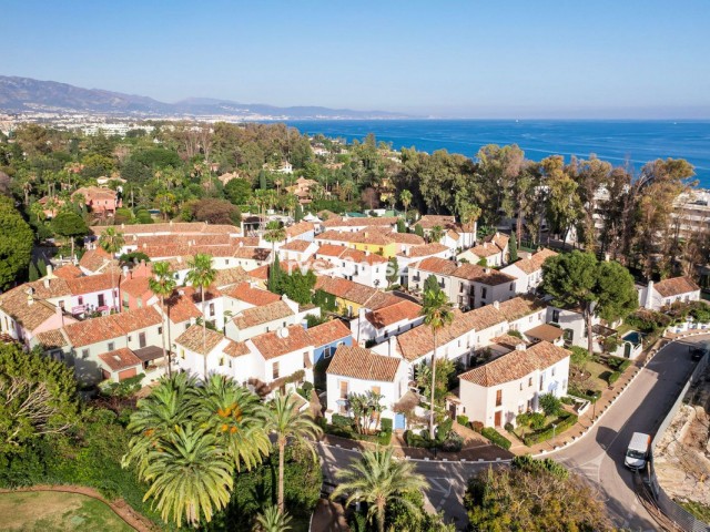 2 Bedrooms Townhouse in Guadalmina Baja