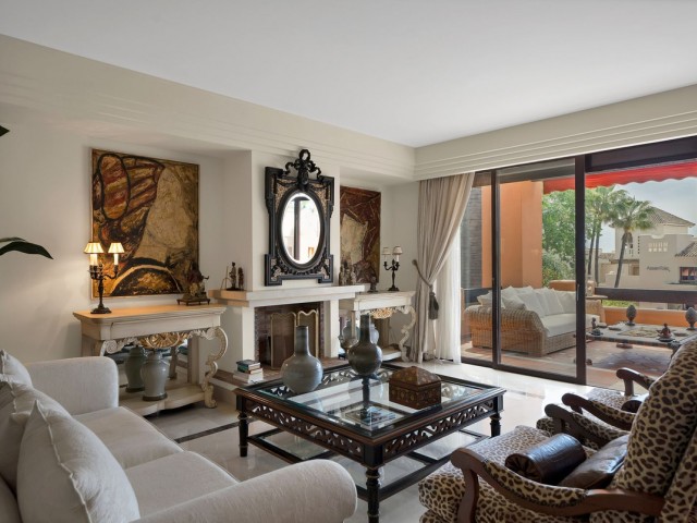 Penthouse avec 2 Chambres  à Puerto Banús