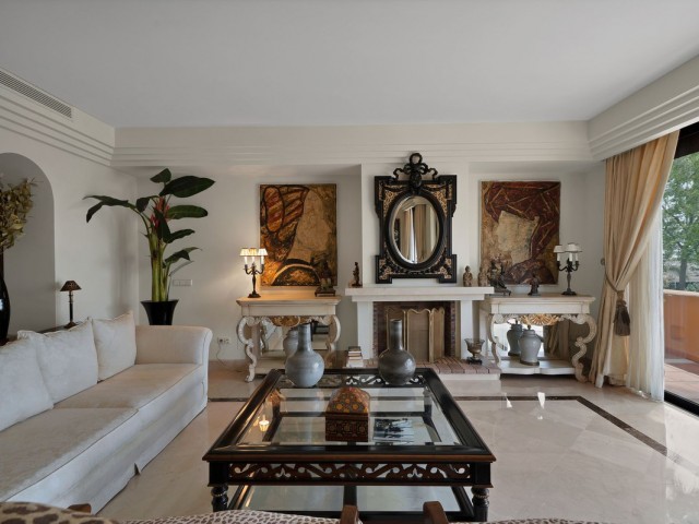 Penthouse avec 2 Chambres  à Puerto Banús