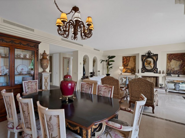 Penthouse avec 2 Chambres  à Puerto Banús