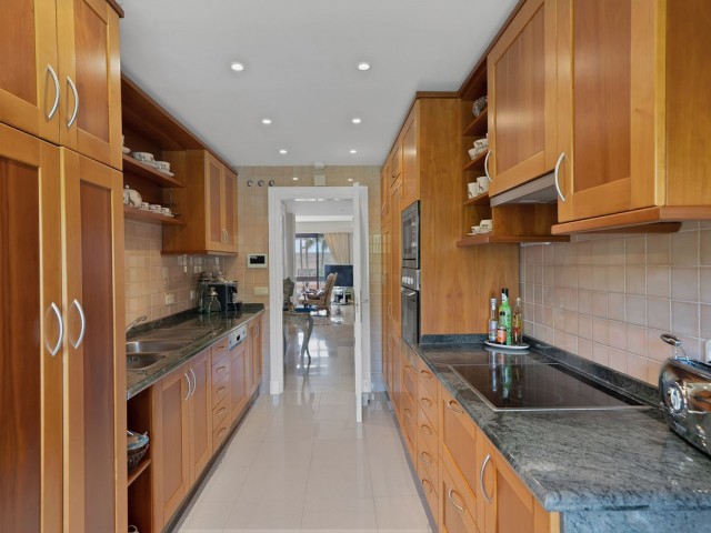 Penthouse avec 2 Chambres  à Puerto Banús