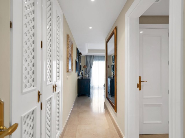 Penthouse avec 2 Chambres  à Puerto Banús