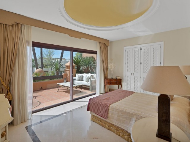 Penthouse avec 2 Chambres  à Puerto Banús
