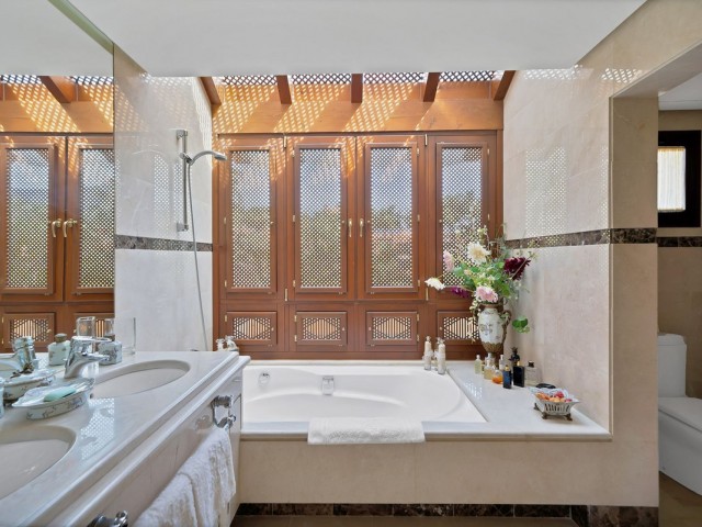 Penthouse avec 2 Chambres  à Puerto Banús