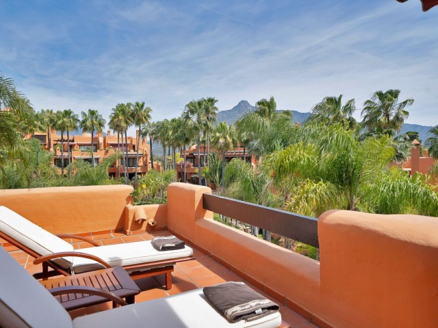 Penthouse avec 2 Chambres  à Puerto Banús