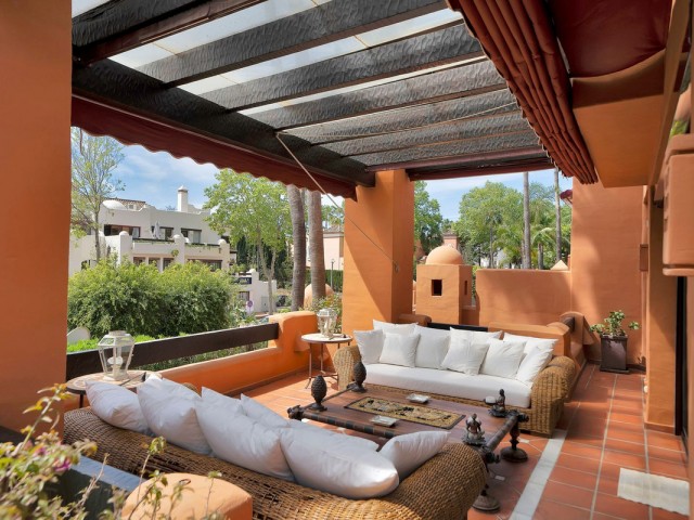 Penthouse avec 2 Chambres  à Puerto Banús