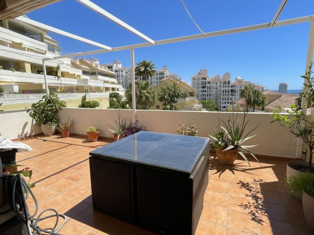 Appartement avec 3 Chambres  à Estepona