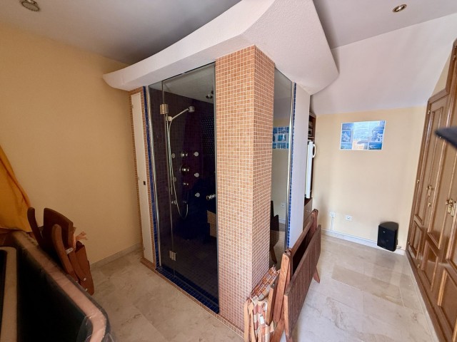 4 Soveroms Villa i Elviria