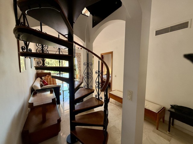 4 Soveroms Villa i Elviria