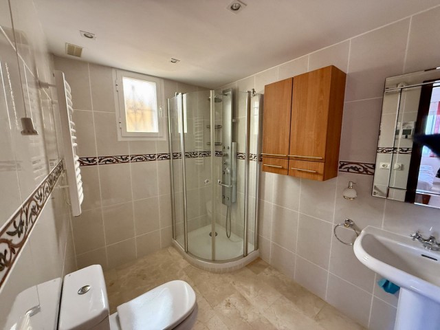 4 Soveroms Villa i Elviria