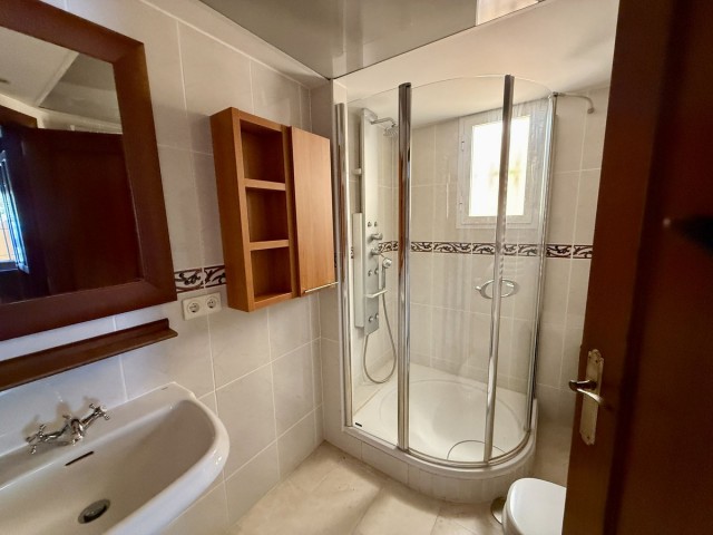 4 Soveroms Villa i Elviria