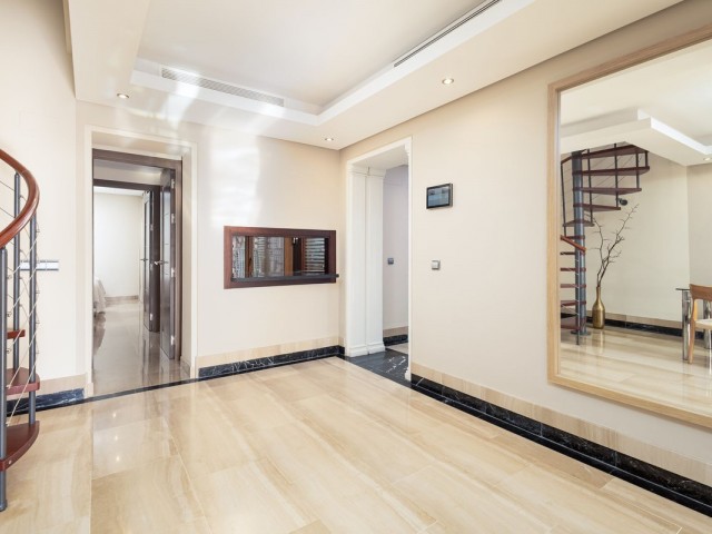 Appartement avec 4 Chambres  à Estepona