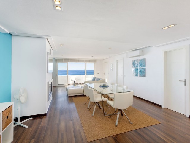 Penthouse avec 2 Chambres  à Puerto Banús