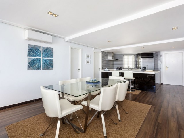 Penthouse avec 2 Chambres  à Puerto Banús