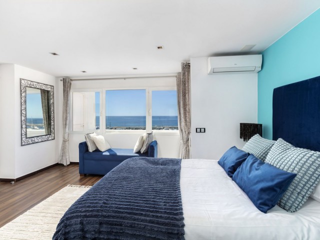 Penthouse avec 2 Chambres  à Puerto Banús