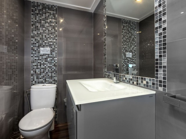 Penthouse avec 2 Chambres  à Puerto Banús