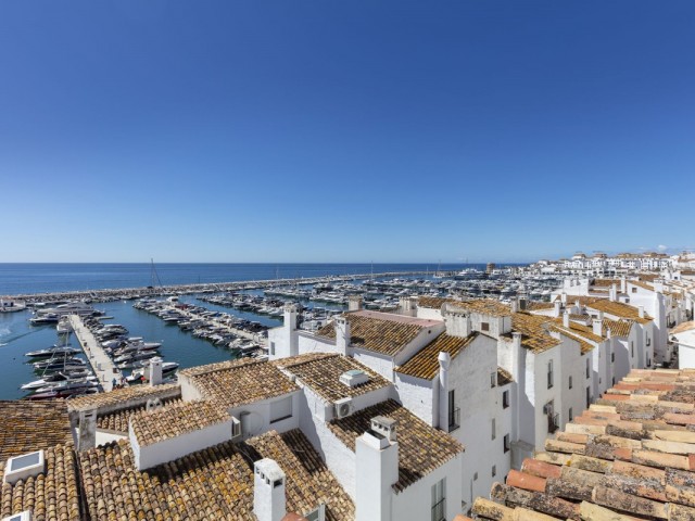 Penthouse avec 2 Chambres  à Puerto Banús