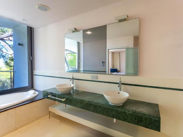 4 Bedrooms Villa in The Golden Mile