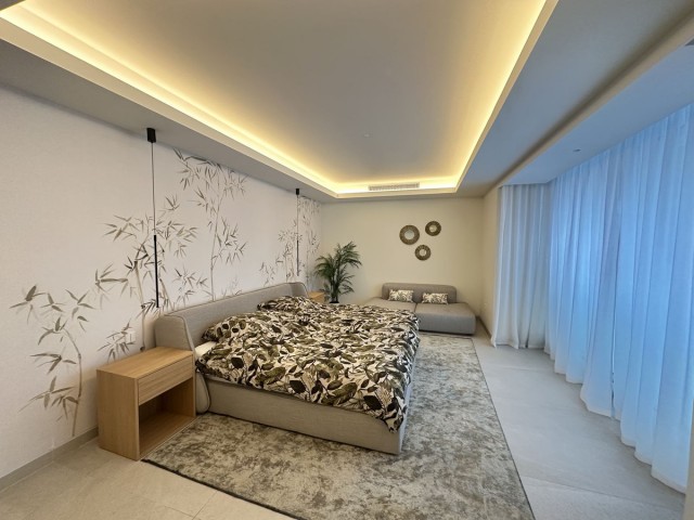 Appartement avec 3 Chambres  à Estepona