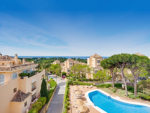 4 Bedrooms Apartment in Elviria