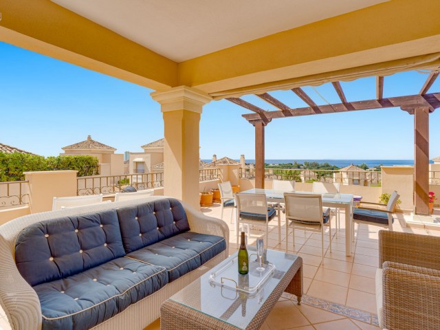 4 Bedrooms Apartment in Elviria