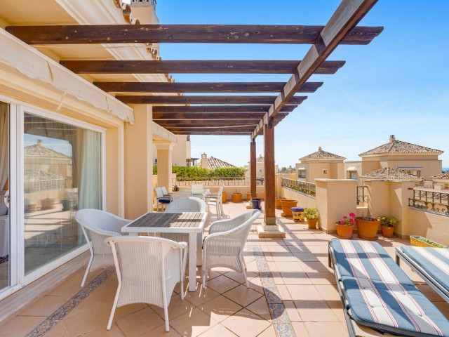 4 Bedrooms Apartment in Elviria