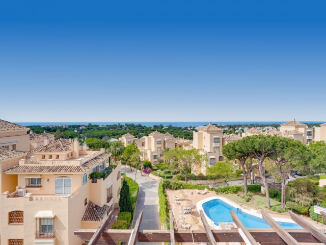 4 Bedrooms Apartment in Elviria