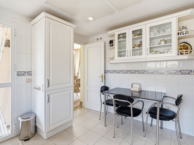 4 Bedrooms Apartment in Elviria