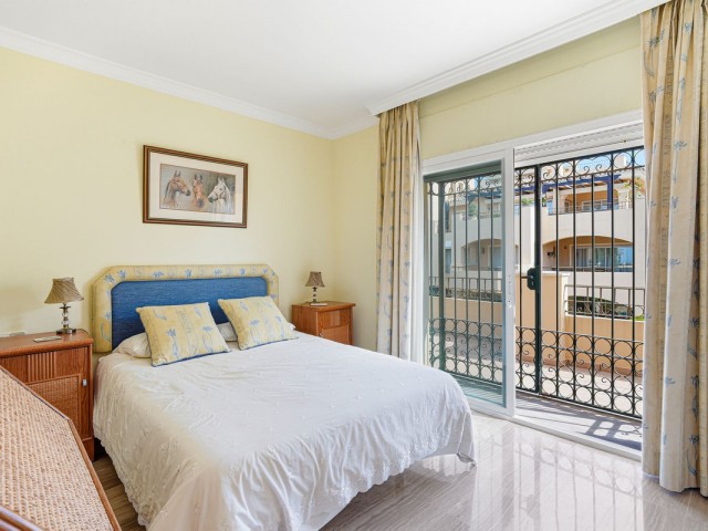 4 Bedrooms Apartment in Elviria