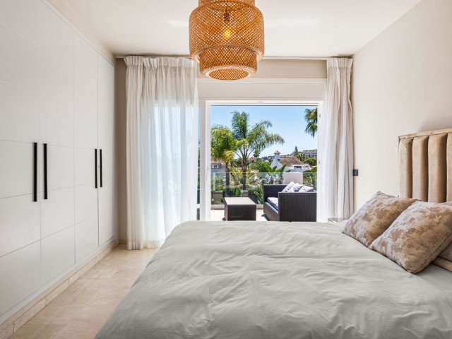 Villa con 6 Dormitorios  en Nueva Andalucía