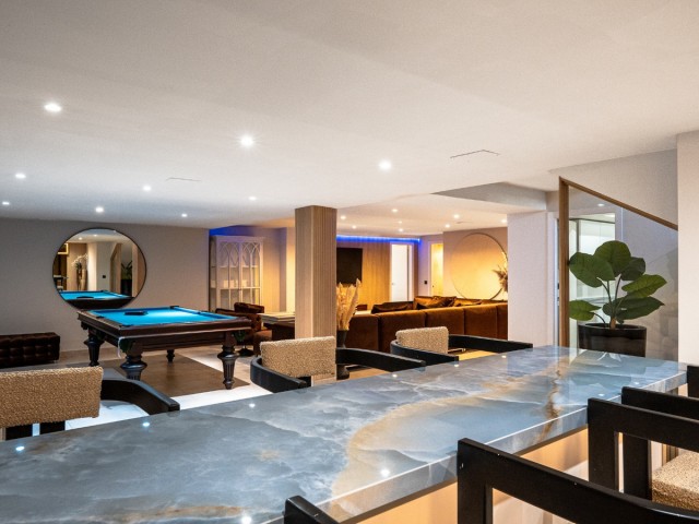 Villa con 6 Dormitorios  en Nueva Andalucía