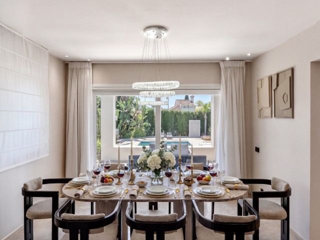 Villa con 6 Dormitorios  en Nueva Andalucía