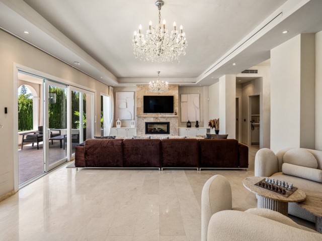 Villa con 6 Dormitorios  en Nueva Andalucía