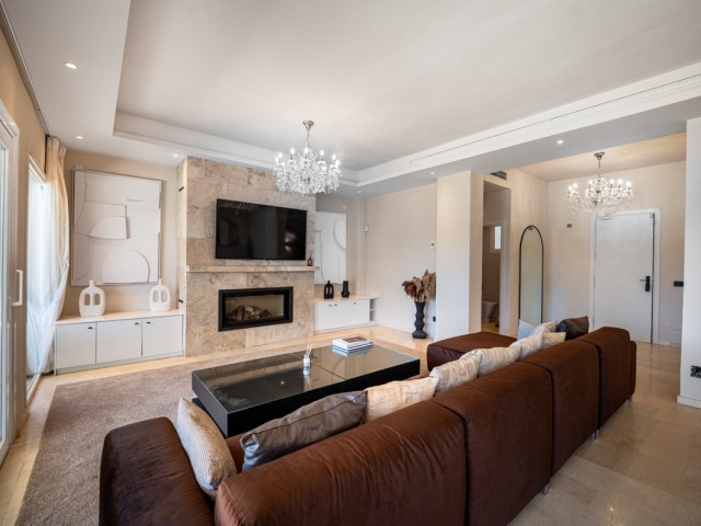 Villa con 6 Dormitorios  en Nueva Andalucía