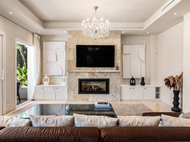 Villa con 6 Dormitorios  en Nueva Andalucía
