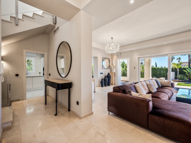 Villa con 6 Dormitorios  en Nueva Andalucía