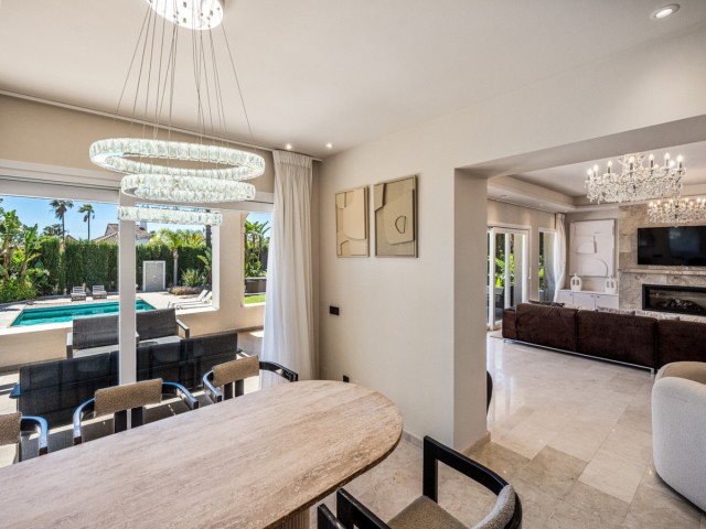 Villa con 6 Dormitorios  en Nueva Andalucía