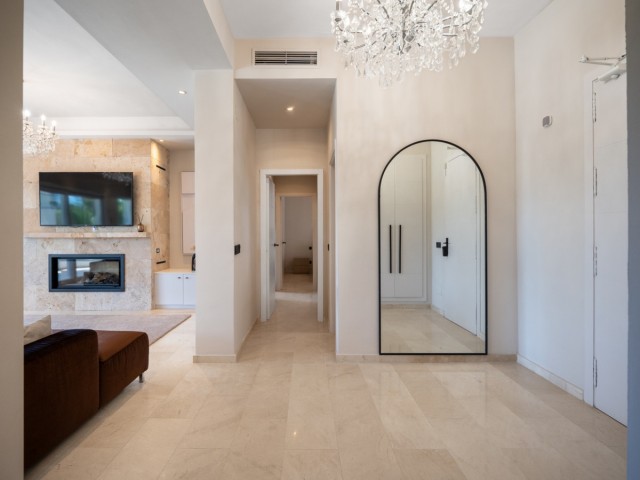 Villa con 6 Dormitorios  en Nueva Andalucía