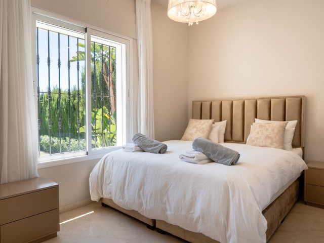 Villa con 6 Dormitorios  en Nueva Andalucía