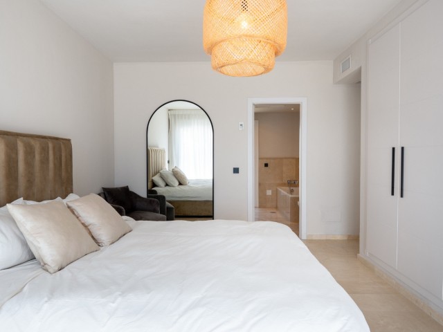 Villa con 6 Dormitorios  en Nueva Andalucía